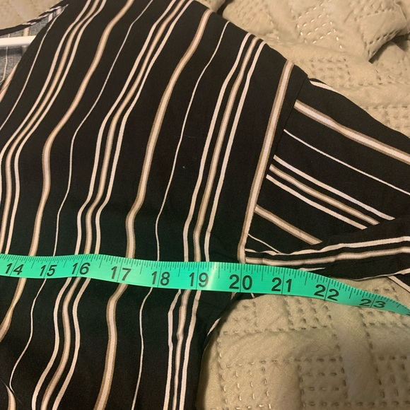 NEW! Maurices Top - Picture 8 of 11